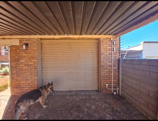 1.5 BEDROOM FREEHOLD FOR SALE IN PRIMROSE